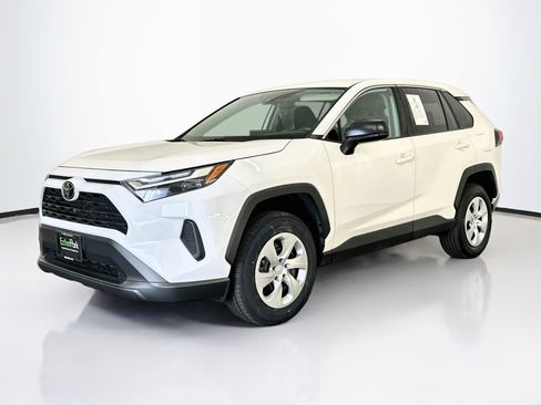 Used 2025 Toyota RAV4 LE AWD/4WD image 3
