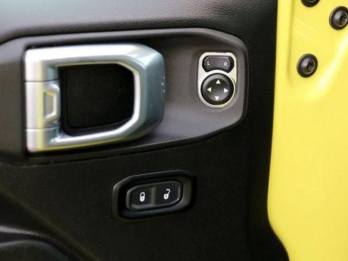 Used 2024 Jeep Wrangler Unlimited Rubicon AWD/4WD image 15
