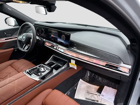 New 2026 BMW 750e xDrive w/ Executive Package image 14