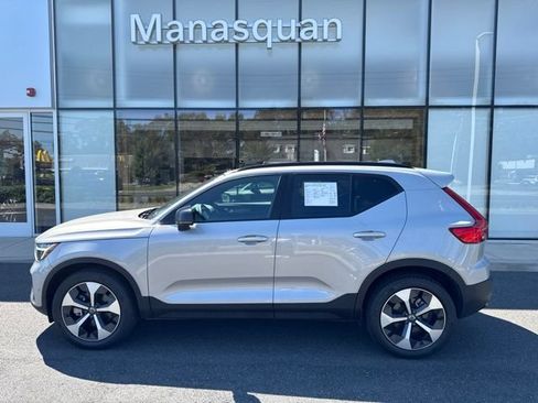 Certified 2025 Volvo XC40 B5 Plus AWD/4WD image 2