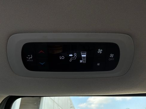 Used 2024 Chrysler Voyager LX FWD image 14