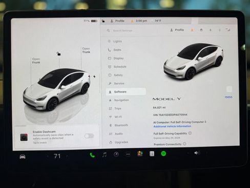 Used 2023 Tesla Model Y AWD image 31