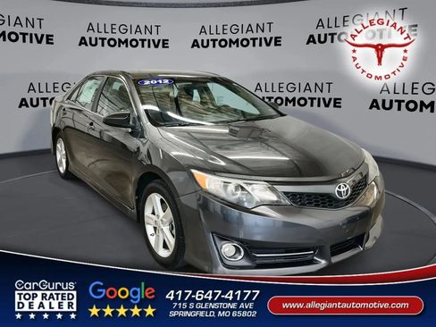 Used 2012 Toyota Camry SE w/ Preferred Accessory Pkg FWD image 1