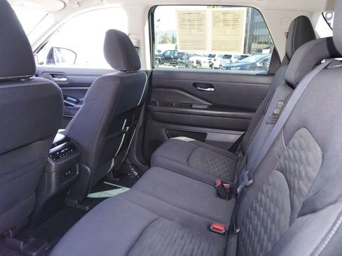 Used 2022 Nissan Pathfinder SV FWD image 11