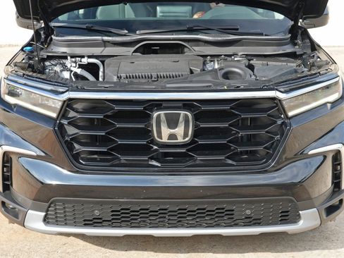 Used 2023 Honda Pilot Touring image 8