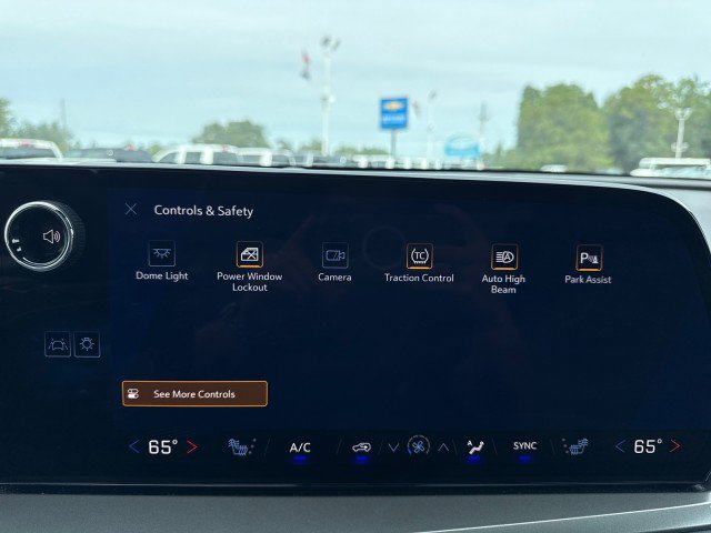 Used 2026 Chevrolet Traverse LT w/ Driver Confidence Package FWD image 27