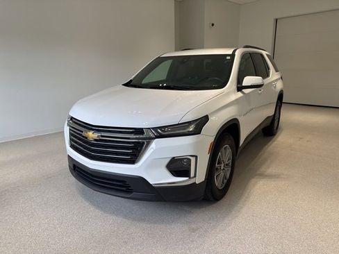 Certified 2023 Chevrolet Traverse LT image 3
