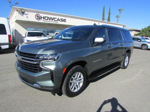 Used 2023 Chevrolet Suburban LT image 4