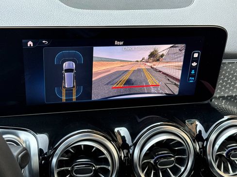 Certified 2024 Mercedes-Benz GLB 250 4MATIC image 19