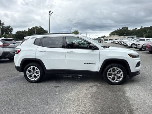 Used 2025 Jeep Compass Latitude AWD/4WD image 6