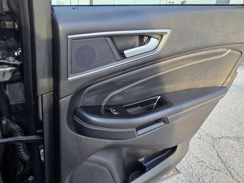 Used 2018 Ford Edge Titanium w/ Technology Package image 31