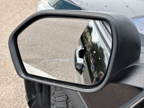 Used 2021 Ford Explorer XLT image 32