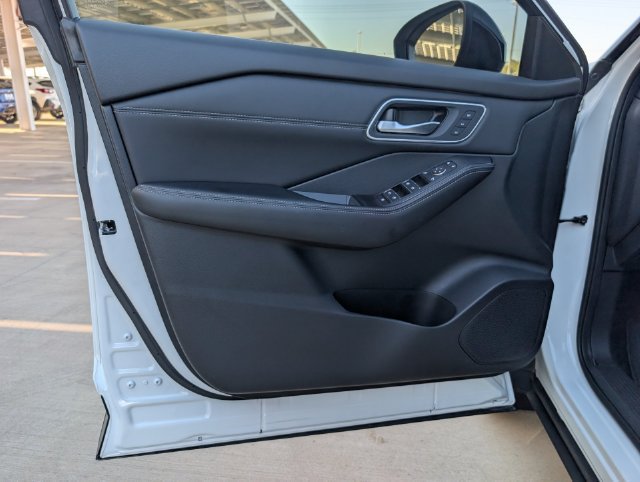 Used 2024 Nissan Rogue Platinum FWD image 23