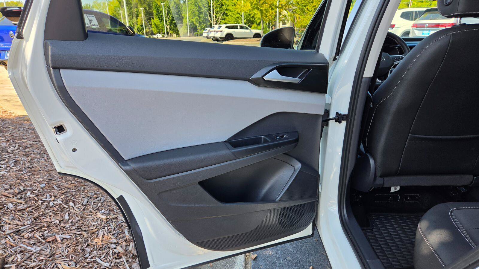 Certified 2023 Volkswagen Taos SE w/ Panoramic Sunroof Package FWD image 44