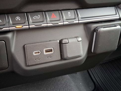 Used 2023 Chevrolet Silverado 1500 Custom image 24