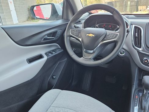 Used 2024 Chevrolet Equinox LT image 9