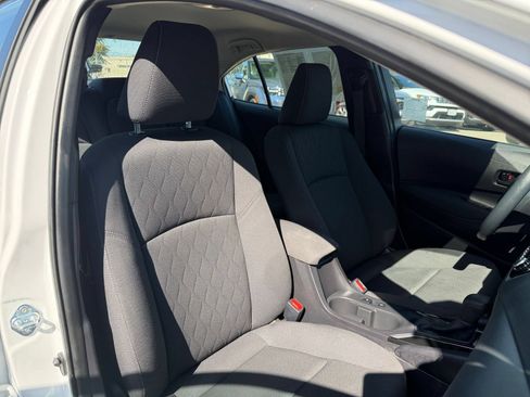 Used 2025 Toyota Corolla LE FWD image 34