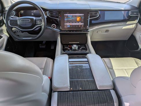 Used 2022 Jeep Wagoneer Series III w/ Premium Group I AWD/4WD image 32