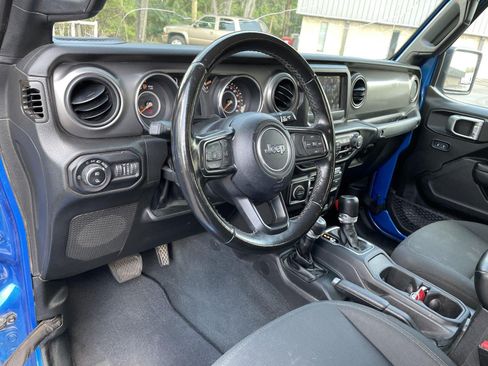 Used 2022 Jeep Gladiator Sport AWD/4WD image 15