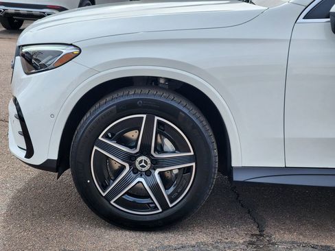 Used 2025 Mercedes-Benz GLC 300 4MATIC image 9
