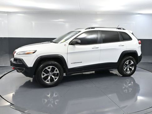 Used 2015 Jeep Cherokee Trailhawk AWD/4WD image 10