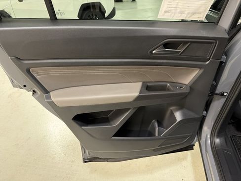 Used 2022 Volkswagen Atlas Cross Sport SE FWD image 24
