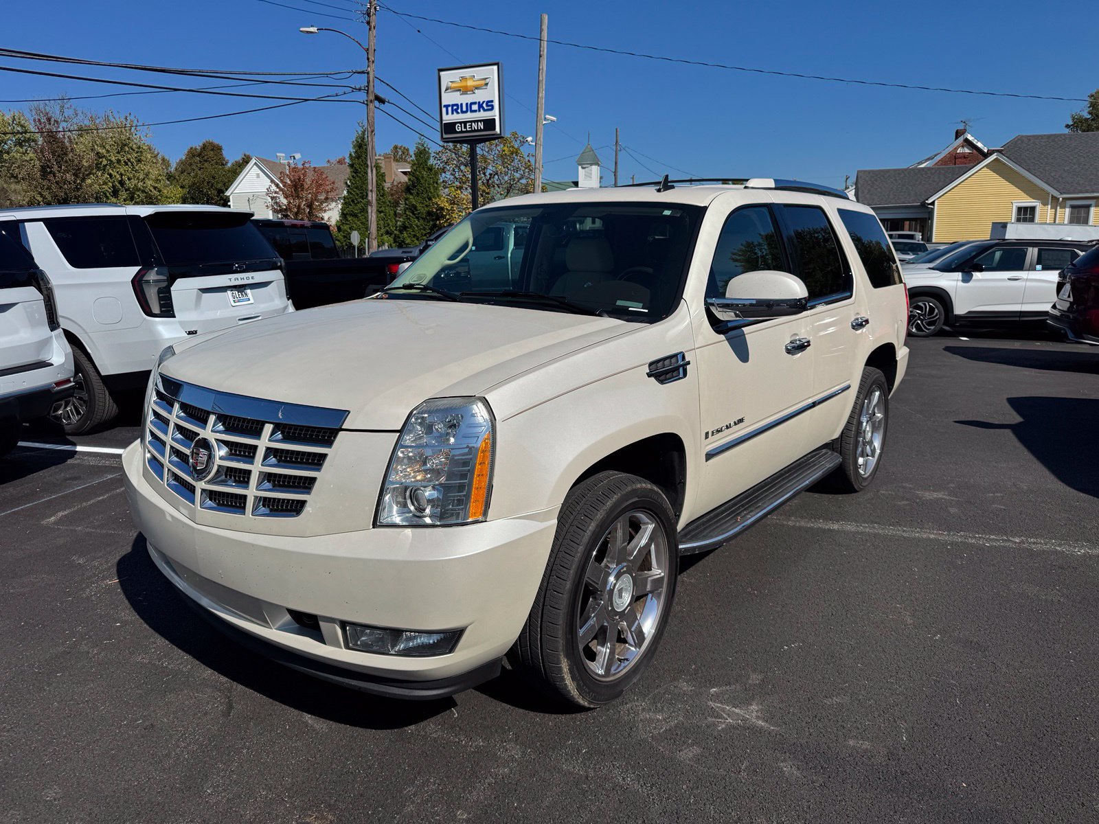 Used 2007 Cadillac Escalade AWD w/ Climate Package image 2