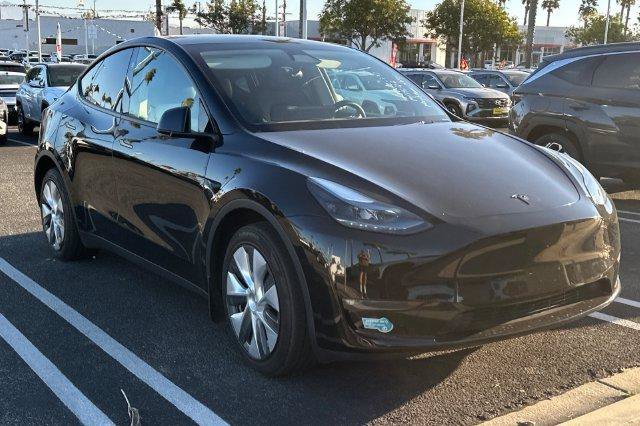 Used 2024 Tesla Model Y Long Range AWD/4WD image 2