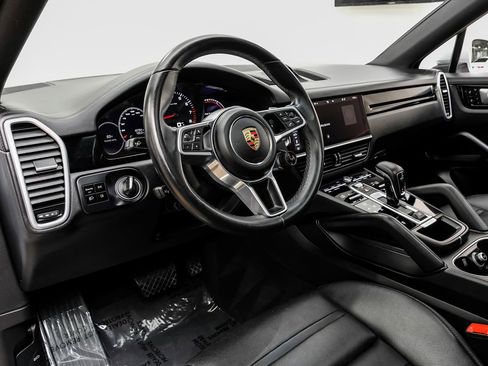 Used 2021 Porsche Cayenne Coupe image 3