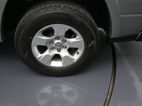 Used 2025 RAM 1500 Big Horn AWD/4WD image 9