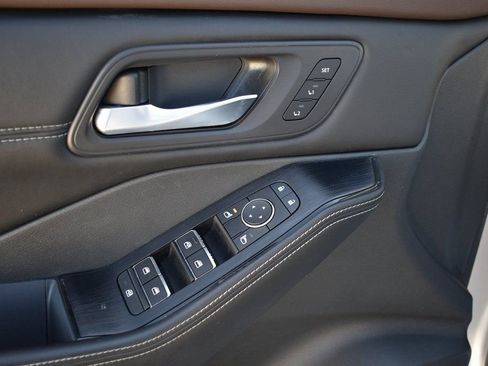 Used 2022 Nissan Rogue SL w/ SL Premium Package image 29