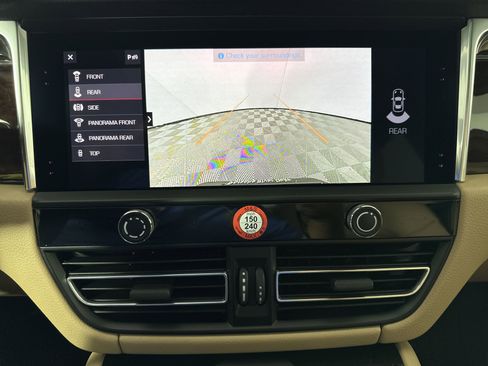 Used 2025 Porsche Macan image 26