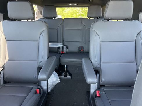 New 2026 Chevrolet Suburban LT AWD/4WD image 7