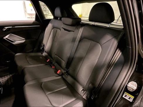 Certified 2022 Audi Q3 2.0T Premium w/ Convenience Package image 26