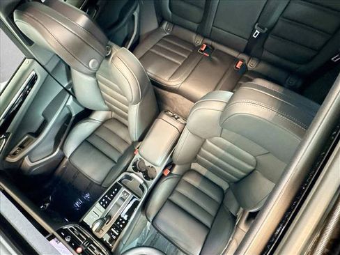 Certified 2026 Porsche Macan AWD/4WD image 17