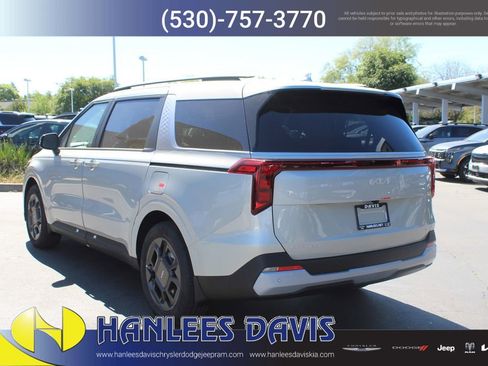 New 2026 Kia Carnival EX image 9