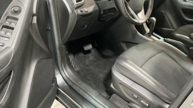 Used 2018 Chevrolet Trax LT w/ LT Convenience Package FWD image 28