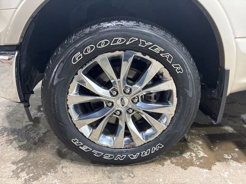 Used 2017 Ford F150 Lariat w/ Equipment Group 502A Luxury image 12