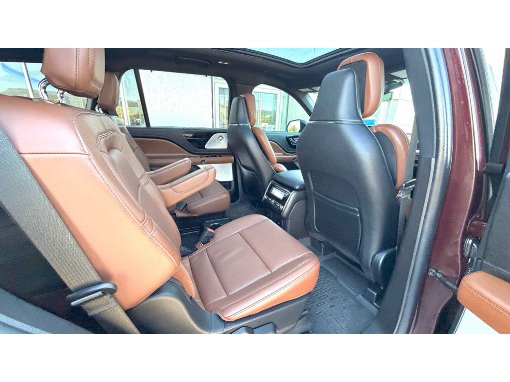 Used 2023 Lincoln Aviator Reserve w/ Equipment Group 201A RWD image 11
