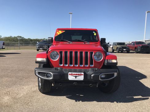 Used 2018 Jeep Wrangler Unlimited Sahara image 2