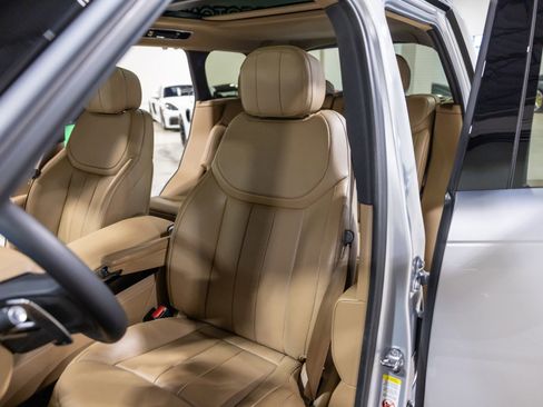 Used 2025 Land Rover Range Rover SE image 36
