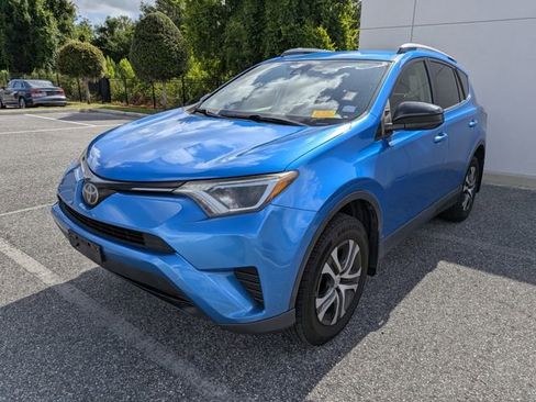 Used 2018 Toyota RAV4 LE w/ All Weather Liner Package FWD image 2