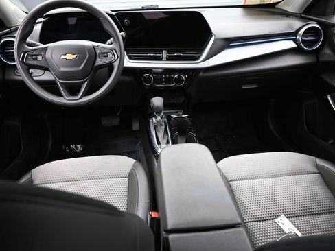 Used 2024 Chevrolet Trax LT image 34