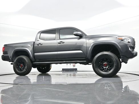 Used 2020 Toyota Tacoma SR5 image 39