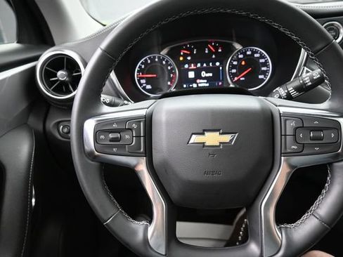 Used 2025 Chevrolet Blazer LT w/ Sound & Technology Package FWD image 8