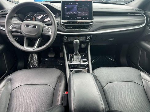 Used 2023 Jeep Compass Limited image 10