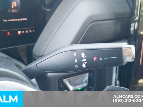 Used 2025 GMC Yukon XL Denali AWD/4WD image 15