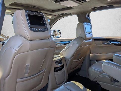 Used 2018 Cadillac Escalade Platinum image 15