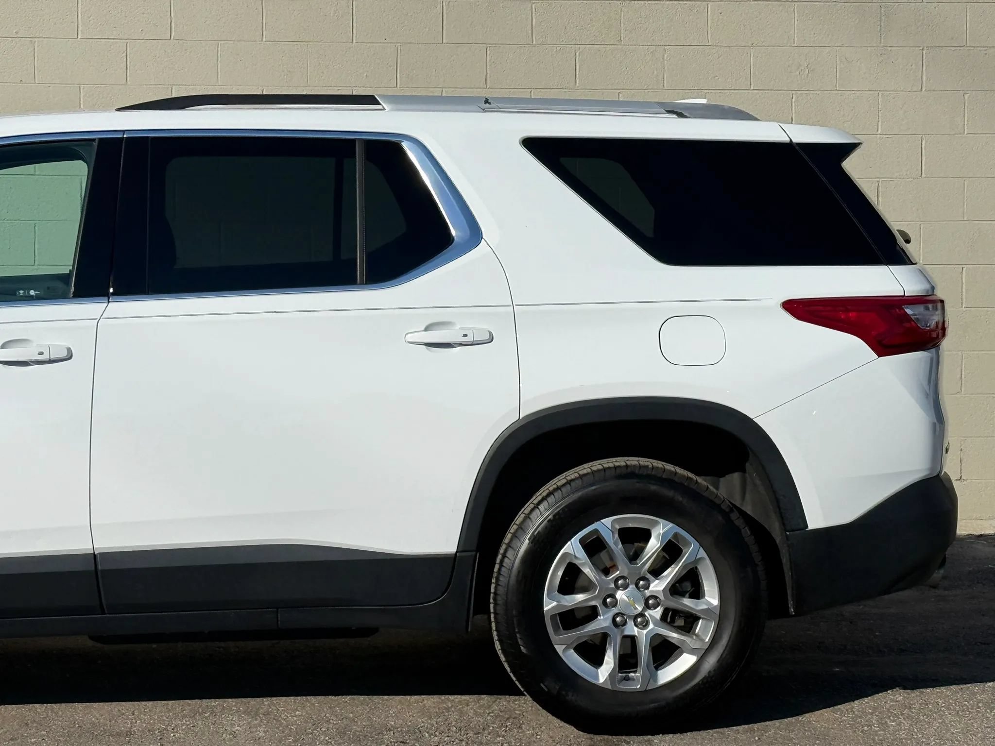 Used 2018 Chevrolet Traverse LT FWD image 5