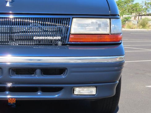 Used 1995 Chrysler Town & Country 4dr Wagon FWD image 40